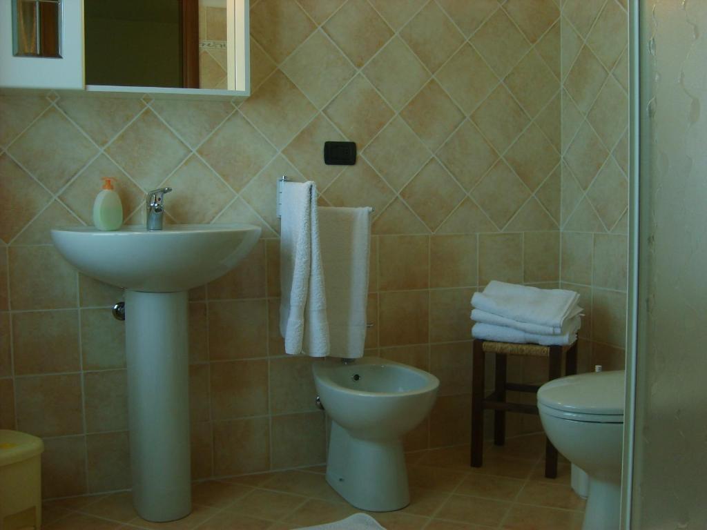 Villa Cascina Longoria Neive Zimmer foto